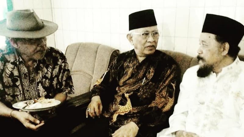 KH Agus Sunyoto di Mata Gus Mus: Sosok Pelurus Sejarah