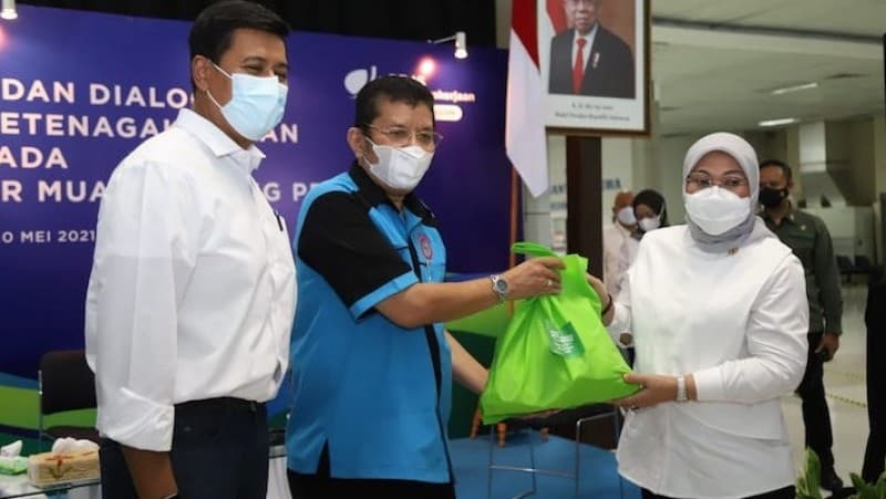 Menaker Ida Ingin Memastikan Semua Tenaga Kerja Bongkar Muat Terdaftar BPJS Ketenagakerjaan