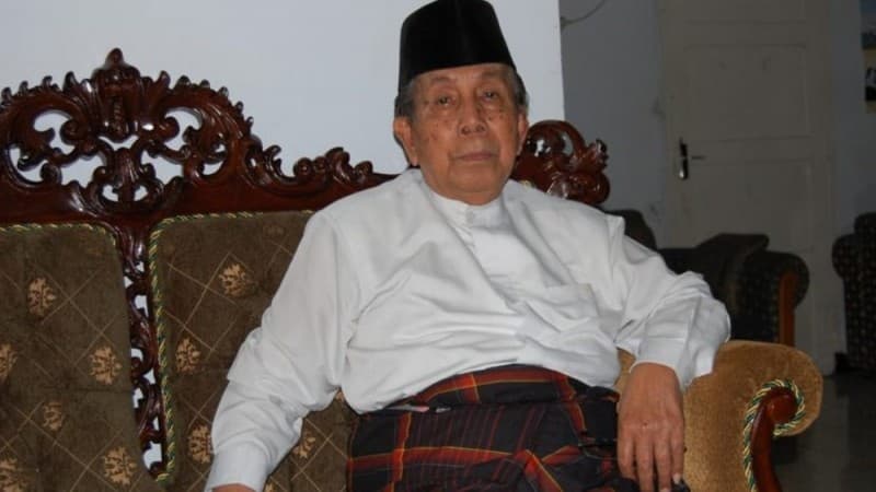 AGH Sanusi Baco, Gus Dur, dan Kisahnya Berhenti Merokok