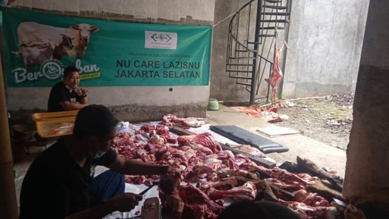 Penyaluran Daging Kurban NU Jaksel Dibarengi Pembagian Beras