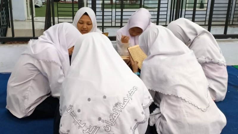 Ilmu dan Akhlak Modal Menata Diri dan Masyarakat