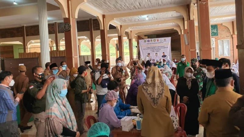 Pesantren Cipulus Purwakarta Vaksinasi Ribuan Santrinya