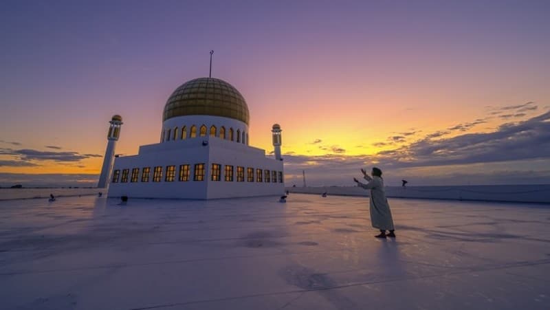 KH. Ali Maksum: Empat Ciri Muslim yang Kaffah