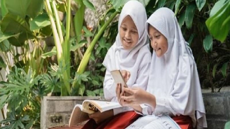 Towards a new normal school with face-to-face learning trials