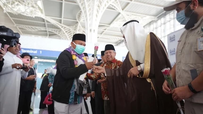 Rombongan Haji Kloter 1 Mendarat di Madinah, Jemaah: Ini Perjuangan Luar Biasa Ya Allah