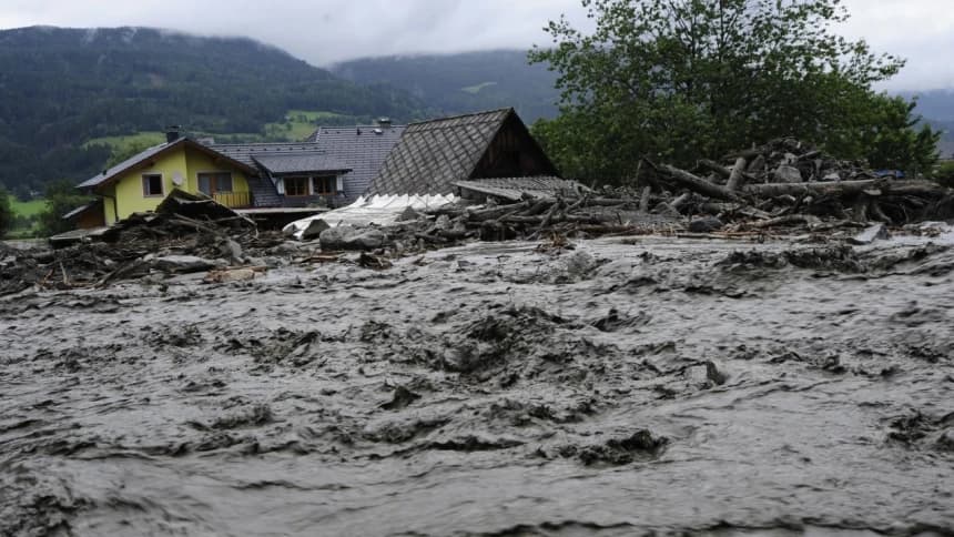 Pergi Umrah Saat Bencana: Tanda Pemimpin Tak Peka Derita Rakyat