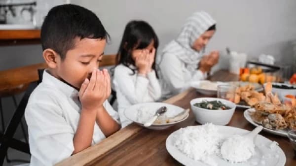 5 Tips Bimbing Anak Antusias Puasa Ramadhan