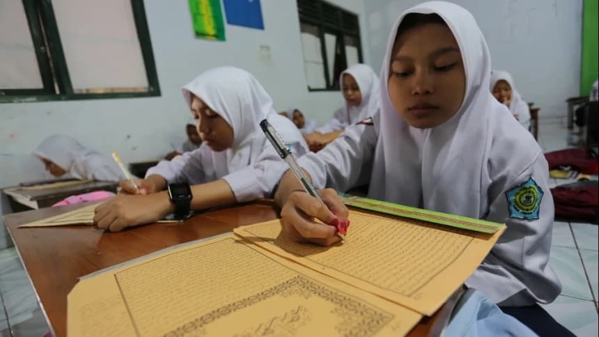 Keterkaitan Pesantren dengan Teknologi