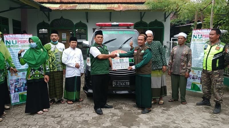 PCNU Serahkan Satu Unit Mobil Ambulans ke NU Kecamatan Pringsewu