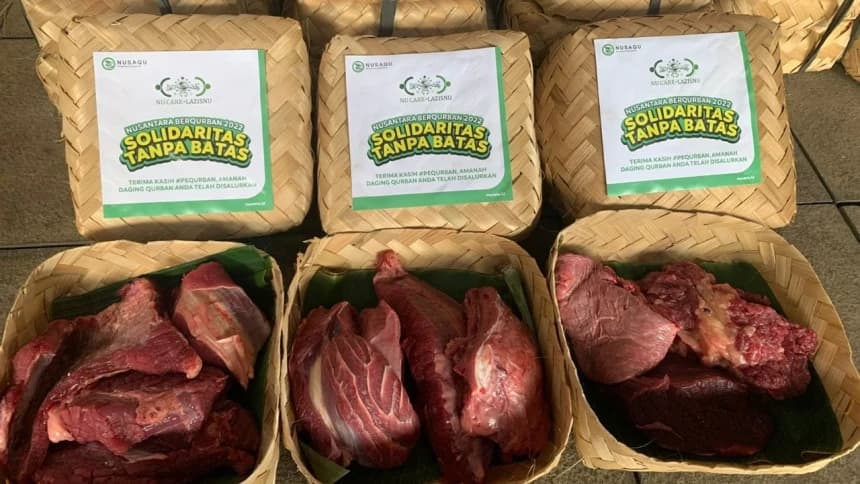 Ramah Lingkungan, LAZISNU Gunakan Besek Bambu untuk Bagi Daging Kurban