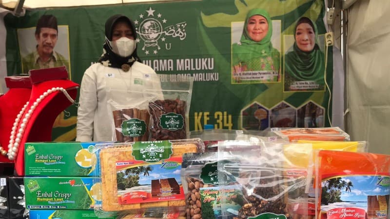 Muslimat NU Maluku Pamerkan Embal Makanan dari Singkong Beracun di Bazar Muktamar