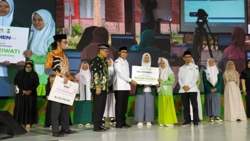 LAZISNU Salurkan 99 Beasiswa Santri Berprestasi di NU Women Festival
