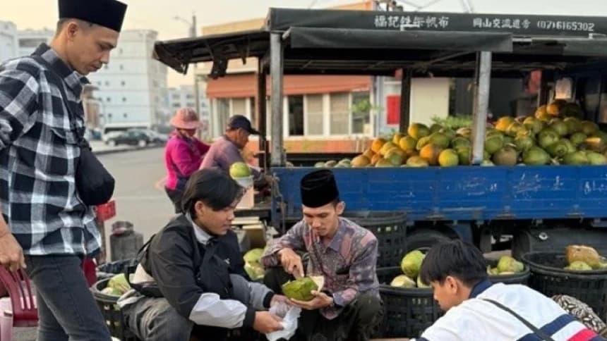 Berburu Takjil di Gangshan, Taiwan
