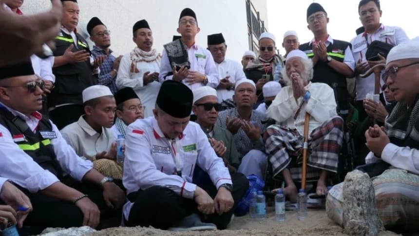 Buya Muhtadi Pimpin Ziarah Makam Ulama di Makkah