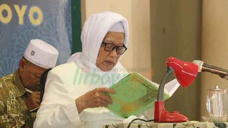 KH Anwar Manshur Jelaskan Kemuliaan Perempuan dan Pentingnya Mendidik Akhlak Anak