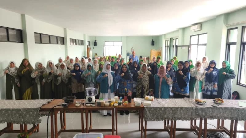 Dorong Gizi Keluarga, Muslimat NU Kabupaten Bandung Latih Kader Buat Olahan Ikan