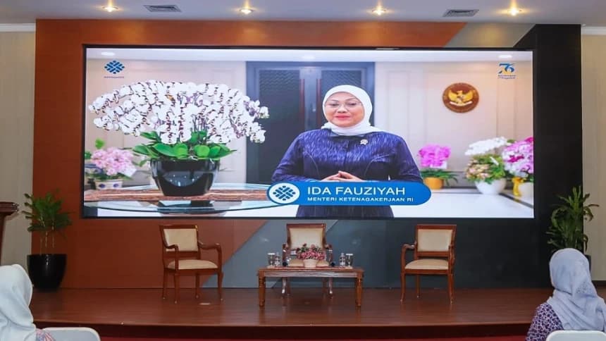 Menaker Ingatkan Para Ibu Tak Kurangi Perhatian pada Anak Akibat HP