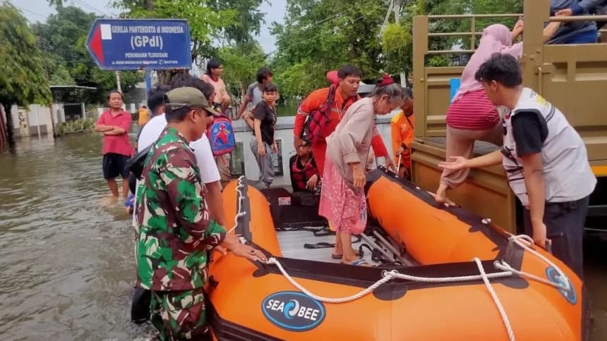 BNPB Lakukan Modifikasi Cuaca Imbas Banjir Rendam 8 Wilayah Jateng