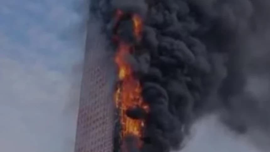 Kebakaran Lahap Gedung 42 Lantai di Tiongkok