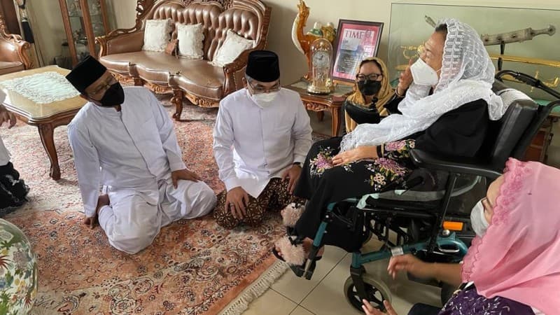 Gus Yahya Sowan Nyai Sinta Nuriyah