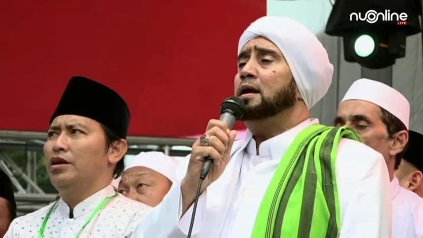 Pimpin Shalawatan di Resepsi 1 Abad NU, Habib Syech: Kita Perjuangkan Agama dengan Adab
