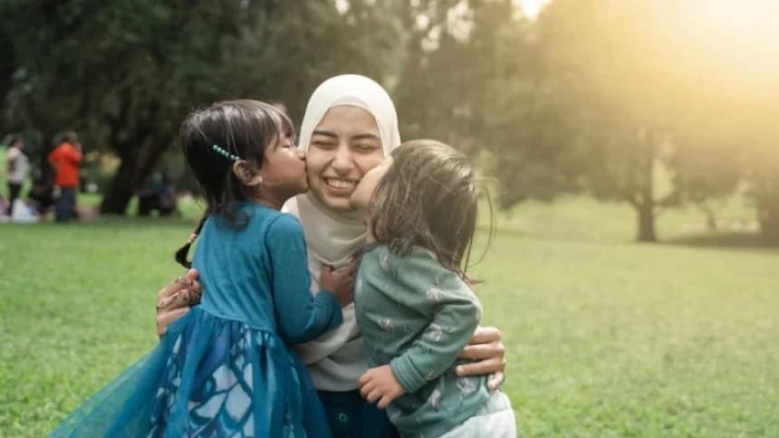 Tak Melulu Kado, Lakukan 4 Hal Ini untuk Senangkan Hati Ibu