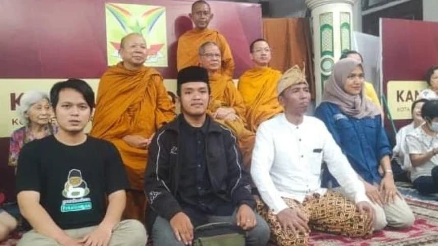 Biksu Thudong Menginap di Kanzus Sholawat, Habib Luthfi Bakal Susul ke Candi Borobudur