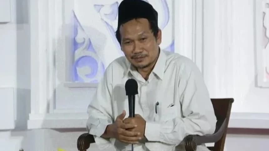Gus Baha Kisahkan tentang Pangkat dan Jabatan Tak Lebih Nilainya dari Segelas Air