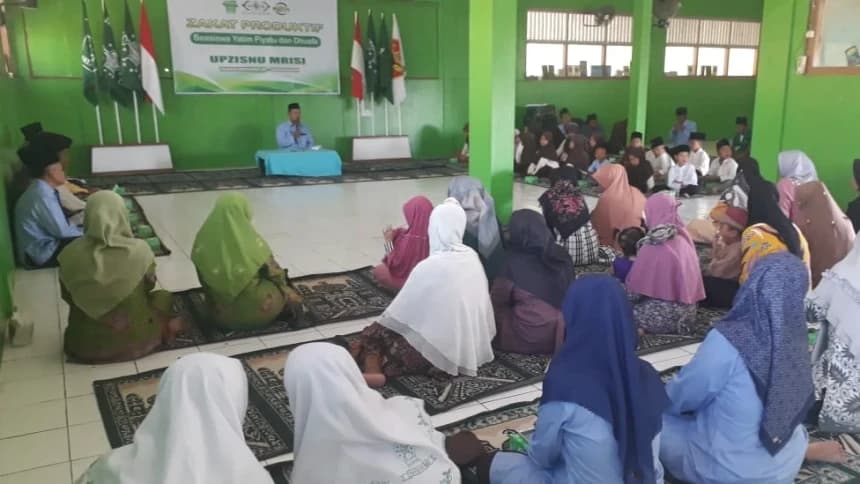 Momentum Muharram, UPZISNU Mrisi Grobogan Salurkan Beasiswa bagi Yatim Piatu