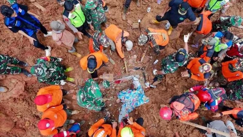 Ditemukan 11 Orang Korban Meninggal Akibat Longsor Cibeunying