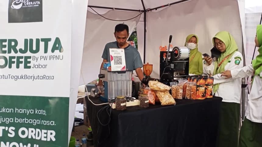 Tengok Stan Bazar IPPNU Jawa Barat, Ada Olahan Makanan dan Kopi Daerah