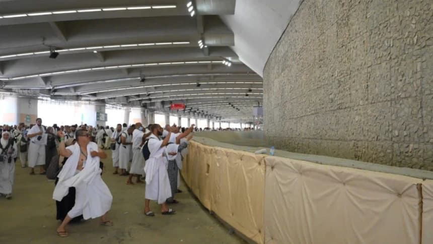 Lontar Jumrah Bisa Diwakilkan, Jamaah Lansia Diimbau Tak Paksakan Diri ke Jamarat