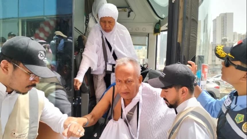 Jamaah Haji Indonesia Kloter Pertama Tiba di Makkah, Haru dan Rindu Berpadu Jadi Satu