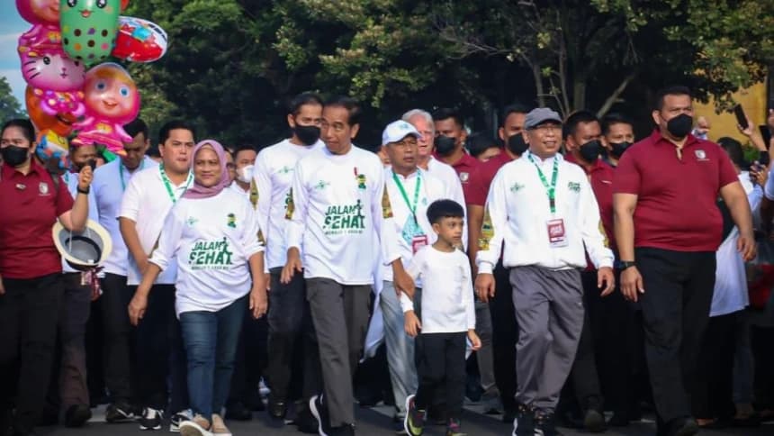 Jan Ethes Cucu Jokowi di Barisan Terdepan Jalan Sehat Menuju 1 Abad NU