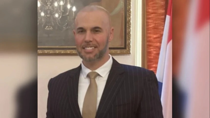 Joram van Klaveren Terangkan Agama Solusi Krisis Sosial