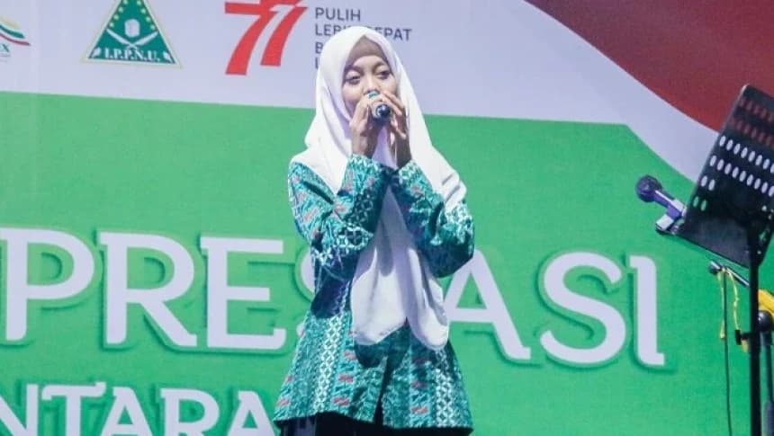 Meriahkan Kongres, Kader IPPNU Ini Bawakan Lagu 'Tak Ingin Usai' 