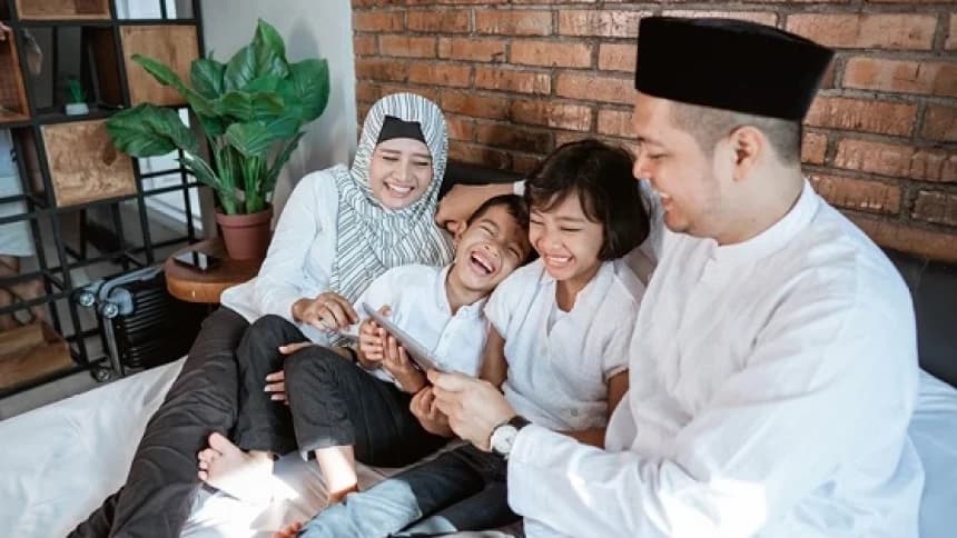 Khutbah Jumat: Menjaga Keluarga dari Konten Negatif di Era Media Sosial