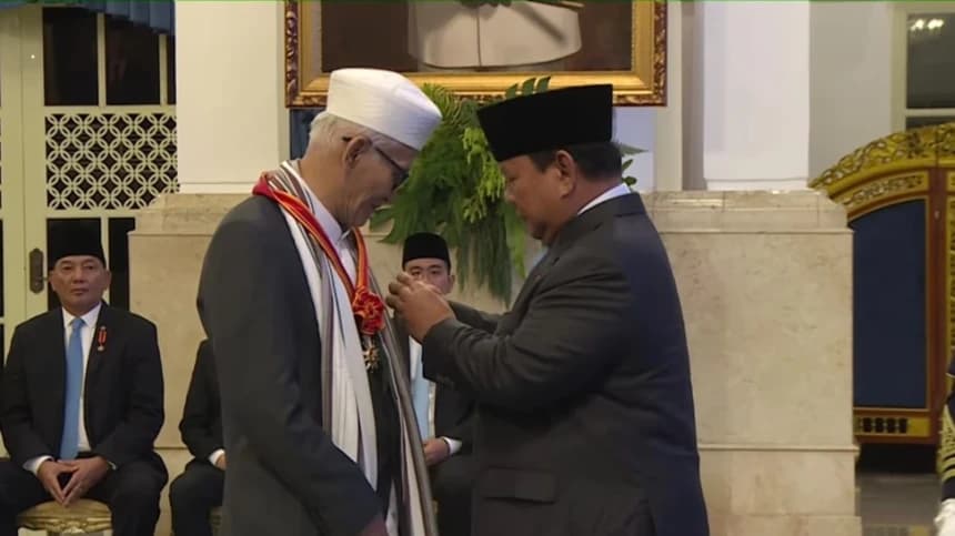 Rais Aam PBNU dan Sejumlah Kiai Terima Penghargaan dari Presiden Prabowo