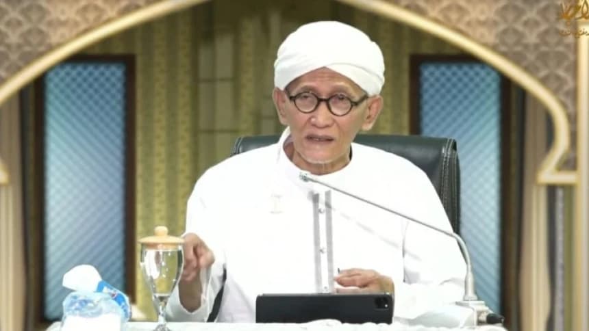 KH Miftachul Akhyar Jelaskan Adab saat Beserdawa dan Bersin