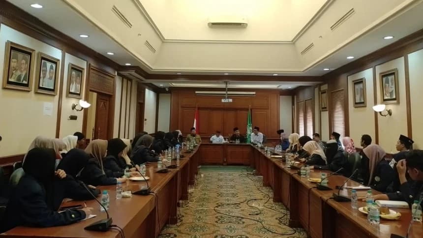 Gus Ulil: Meski Sederhana, Kiai-Kiai Besar Nongkrongnya di Kantor PBNU