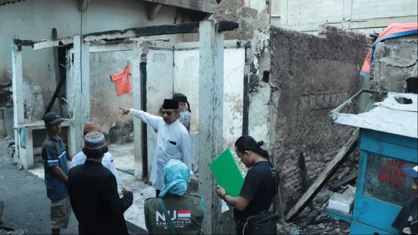 LAZISNU Salurkan Bantuan untuk Warga Terdampak Kebakaran di Tambora Jakarta