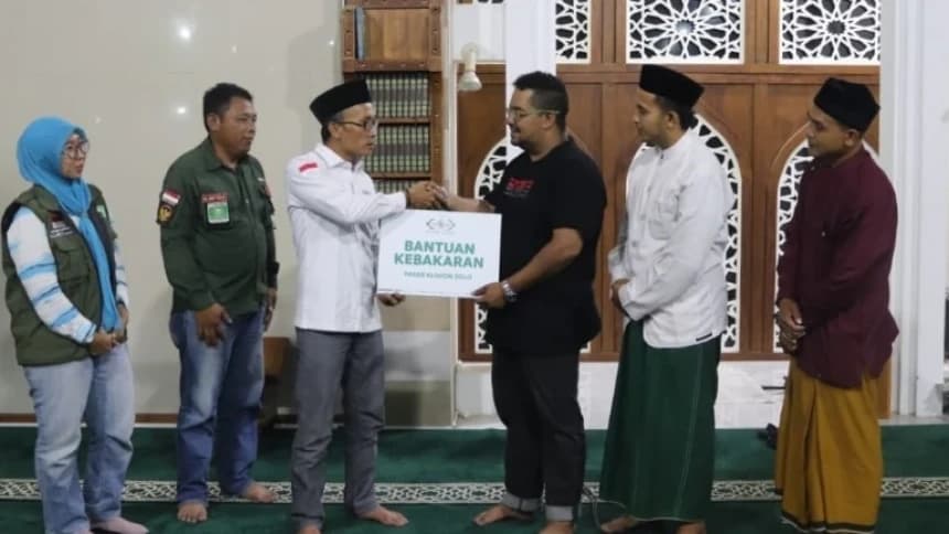 LAZISNU PBNU Bantu Pedagang Terdampak Kebakaran Pasar Kliwon Solo