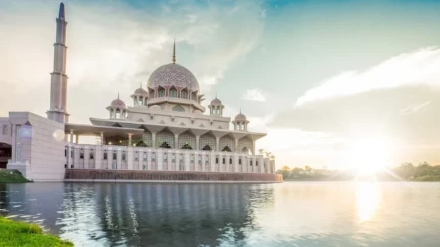 Khutbah Jumat: Islam, Agama Cinta Damai dan Keselamatan Sesama