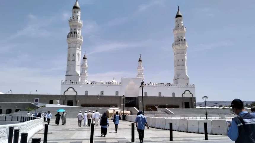Pesona Masjid Quba: Keterpaduan Arsitektur, Alam, dan Spiritualitas