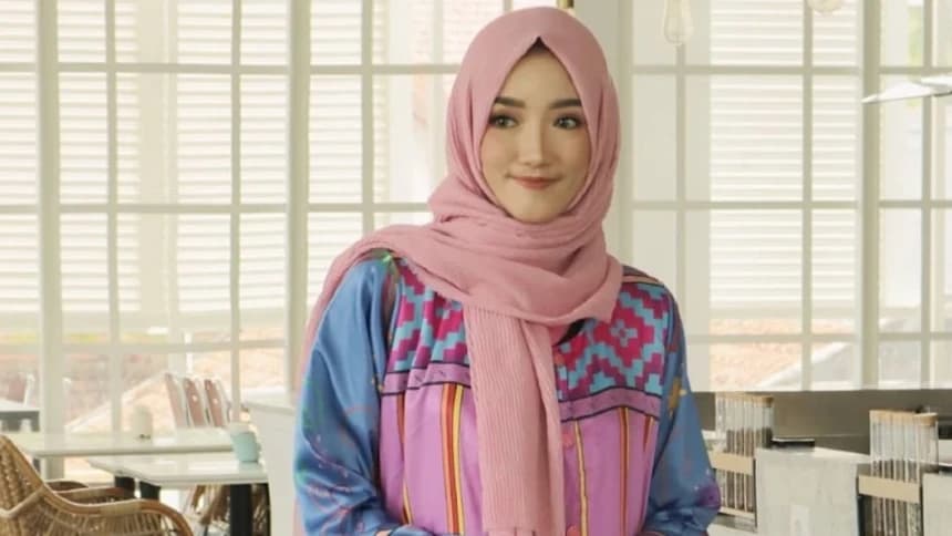 Hobi Rancang Busana, Dokter Muda asal Jombang ini Sukses Geluti Fashion