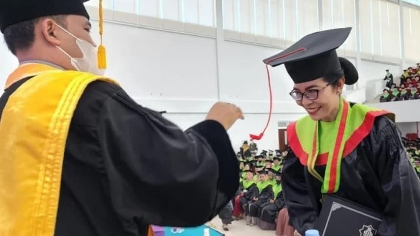 Mahasiswi Hindu Ni Ketut Mayoni Raih Gelar Magister Pendidikan Islam dari UIN Mataram