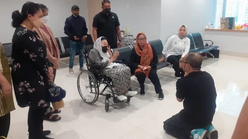 Di RS Mayapada, Nyai Sinta Nuriyah Doakan David dan Harap Keadilan Hukum Terpenuhi
