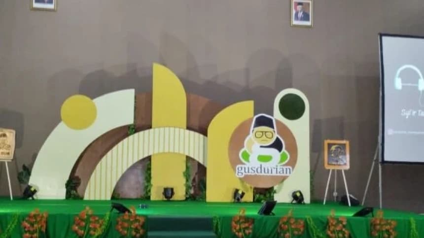 Gus Mus dan Nyai Sinta Meriahkan Panggung Budaya Tunas Gusdurian Malam Ini