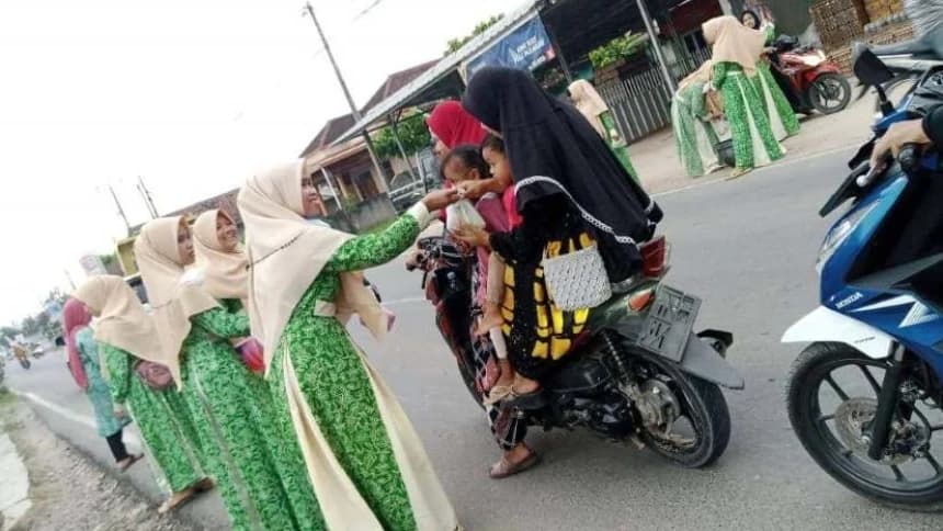 Fatayat NU Pringsewu Serempak Bagikan 13.370 Paket Takjil Gratis