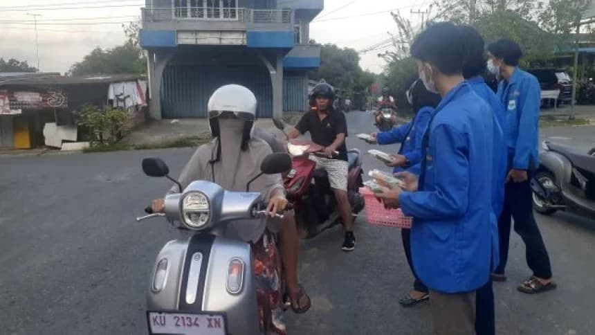 PMII Nunukan Bagikan 1001 Takjil